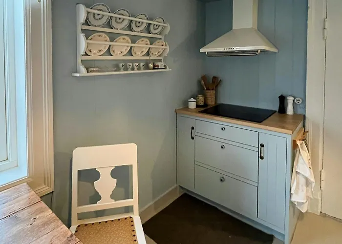 Дом отдыха Historic Lighthouse Keeper's House At Hogstein Godoy