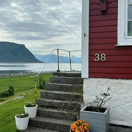 Historic Lighthouse Keeper's House At Hogstein Feriehus Godoy